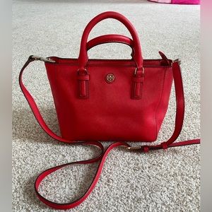 NWT TORY BURCH ROBINSON MINI SAFFIANO VERMILLION RED LEATHER ZIP